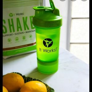 It works blender cup and samples